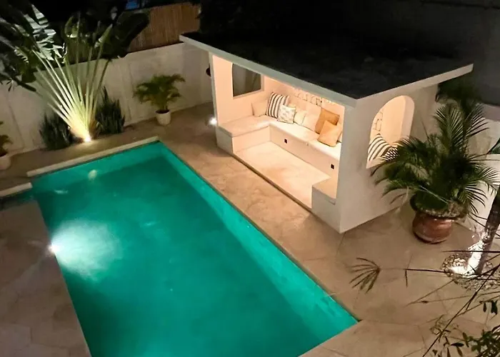 Stylish 3br With Large Pool * スミニャック