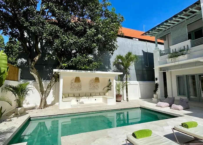 Stylish 3br With Large Pool