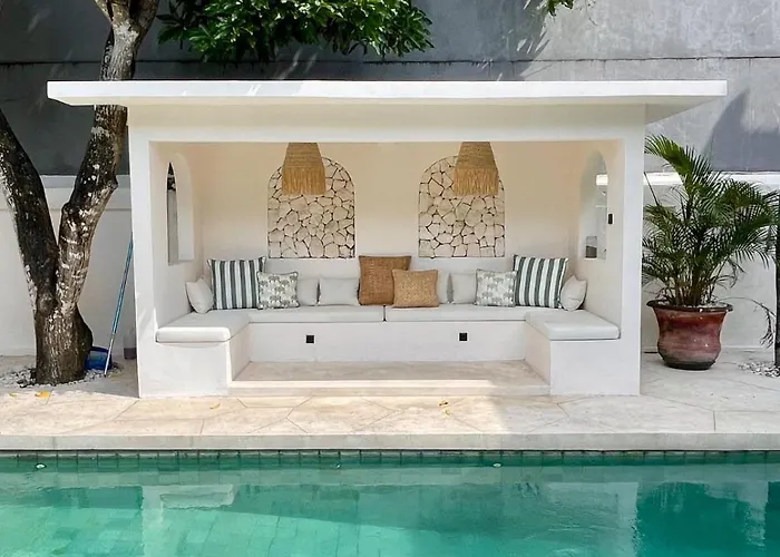 Stylish 3br With Large Pool スミニャック