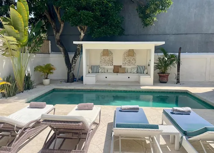 Stylish 3br With Large Pool ヴィラ *