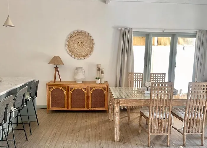 Stylish 3br With Large Pool スミニャック