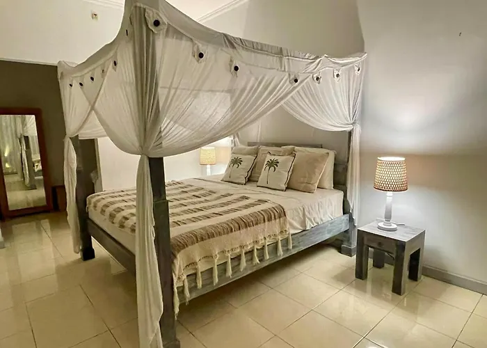 Stylish 3br With Large Pool Villa *