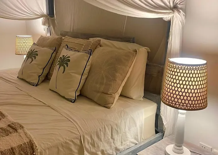 Stylish 3br With Large Pool スミニャック