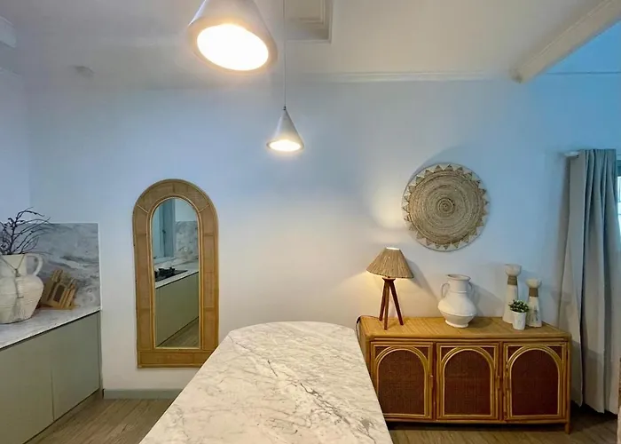 Stylish 3br With Large Pool